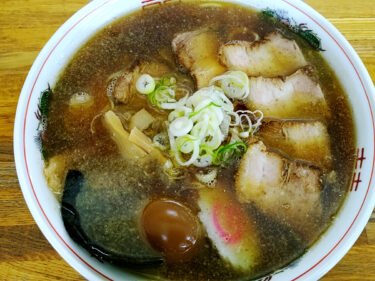 【あんどう亭】煮干しの香るクラシックなラーメンを頂きます。