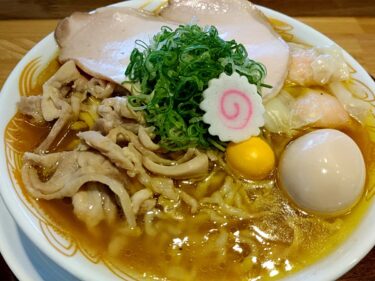 【新旬屋 本店】仰天の朝・昼・夜の三毛作！鶏の旨味が凝縮された「金のラーメン」を新庄市で頂きます。