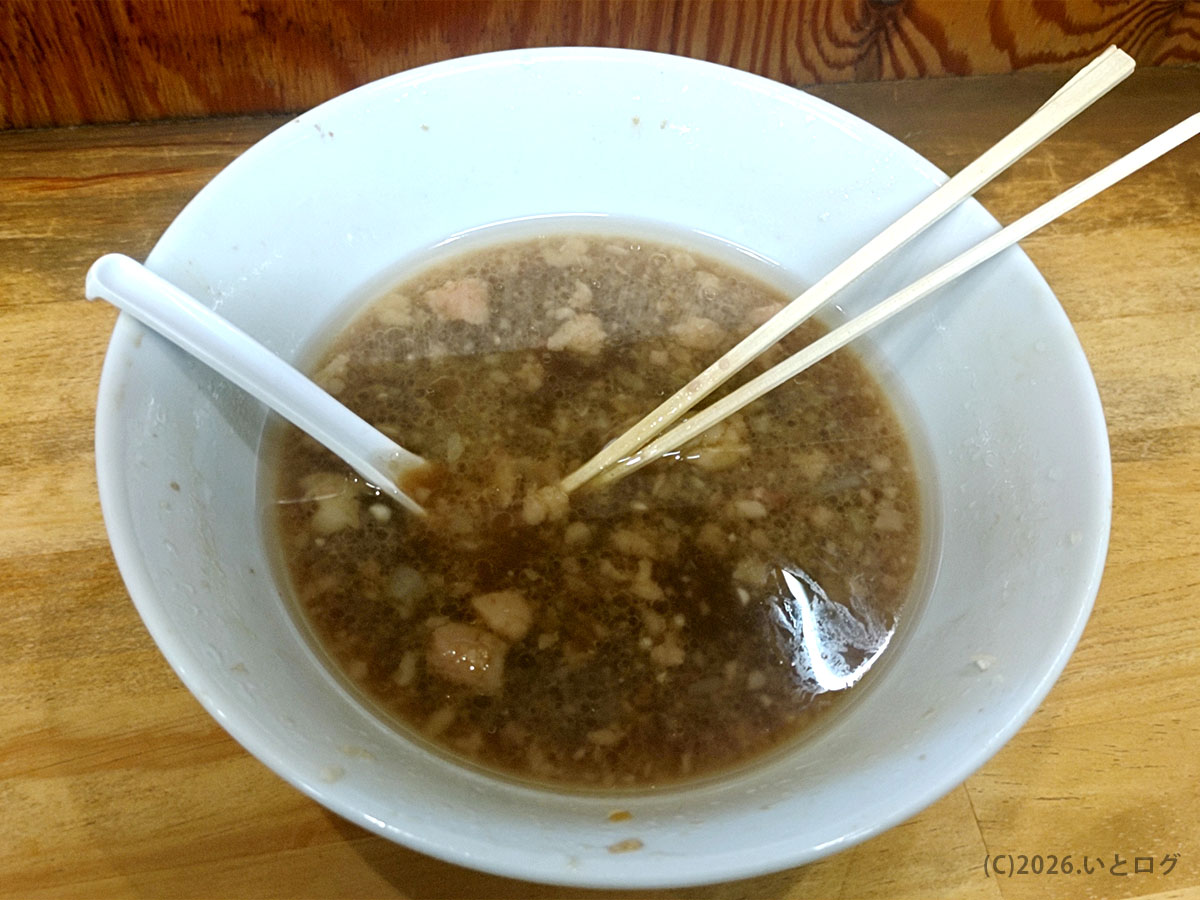 ラーメン二郎 前橋千代田町店で完食後の丼。群馬の二郎直系らしい濃厚スープ