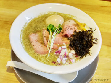 『麺屋 日出次』朝から行列？！煮干し×背脂のラーメンが初めての体験で、右手に持ったレンゲが止まらない@静岡・静岡市