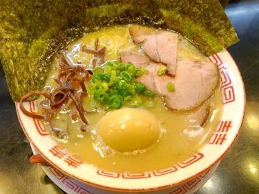 【博多長浜らーめん 六角堂】山梨で希少な博多豚骨ラーメン。濃厚スープに極細麺のコラボレーション。