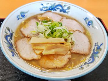 【らーめんや天金 四条店】旭川ラーメンの代表店。看板メニューの正油ラーメンは寒い北海道でも暖まる一杯。