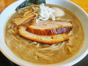 【麺家 一鶴】埼玉の人気店が富山に。濃厚な煮干しラーメンをいただきます。