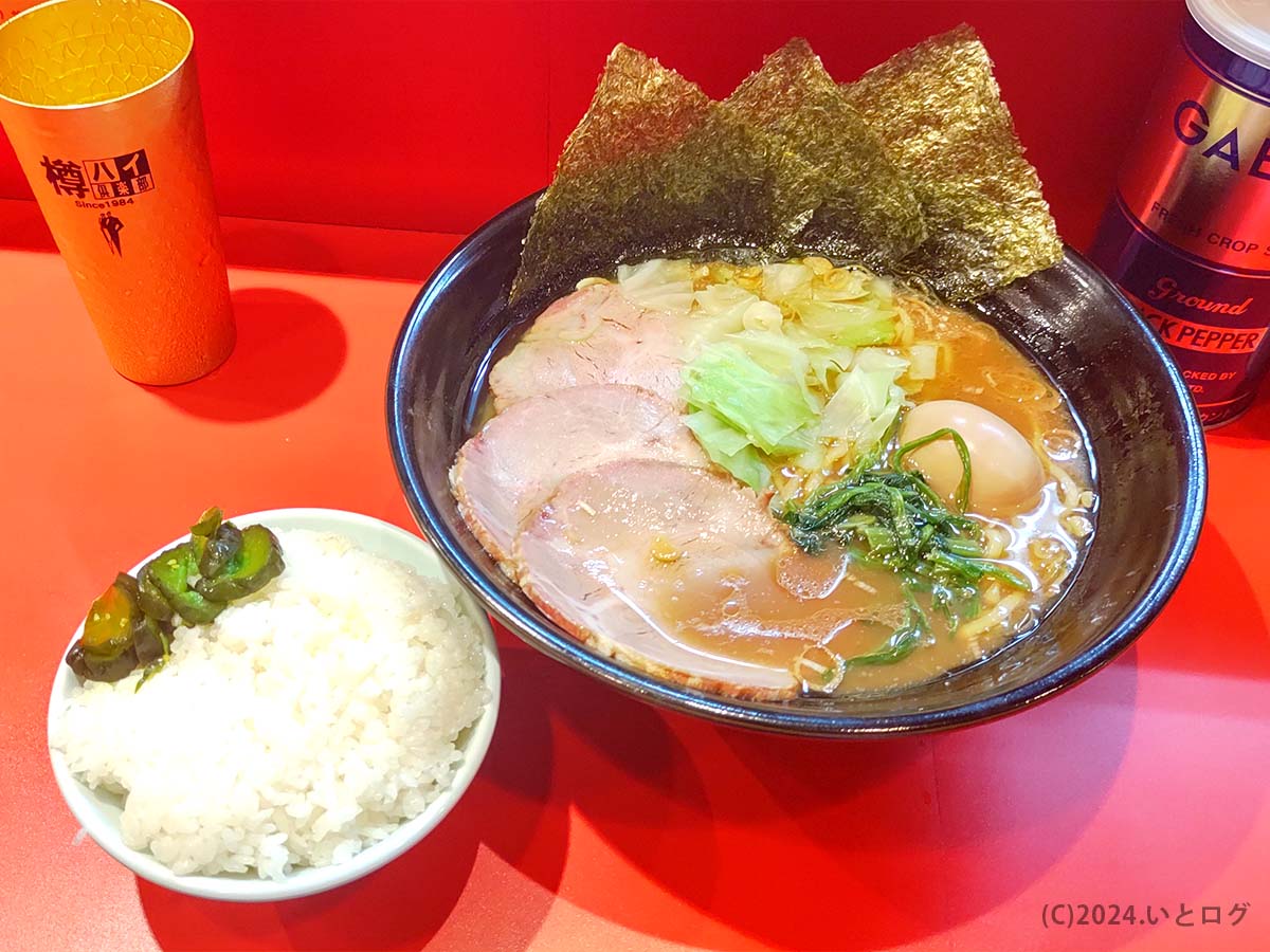 徳栄家　山梨　醤油ラーメン　ライス