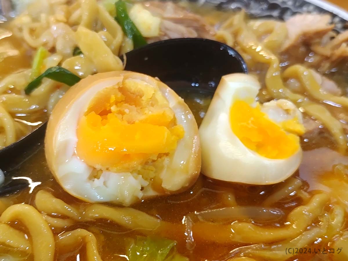 自家製麺 太宰食堂　山梨　甲府　燻製卵