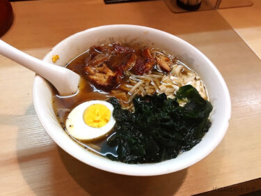 『ラーメン味三』見た目よりも美味いチャーシューのラーメンを気さくなおじさん店主と語りながら。