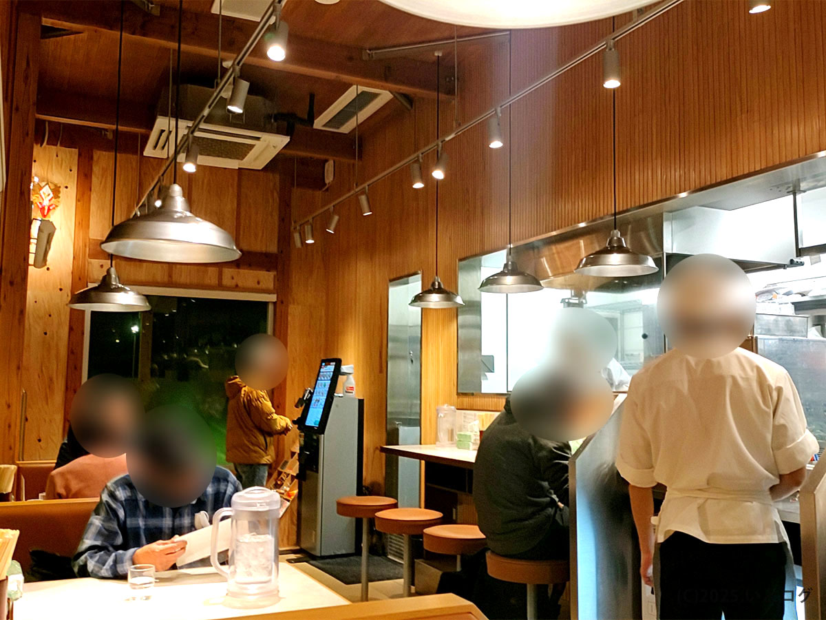 綾川 静岡インター店の内観