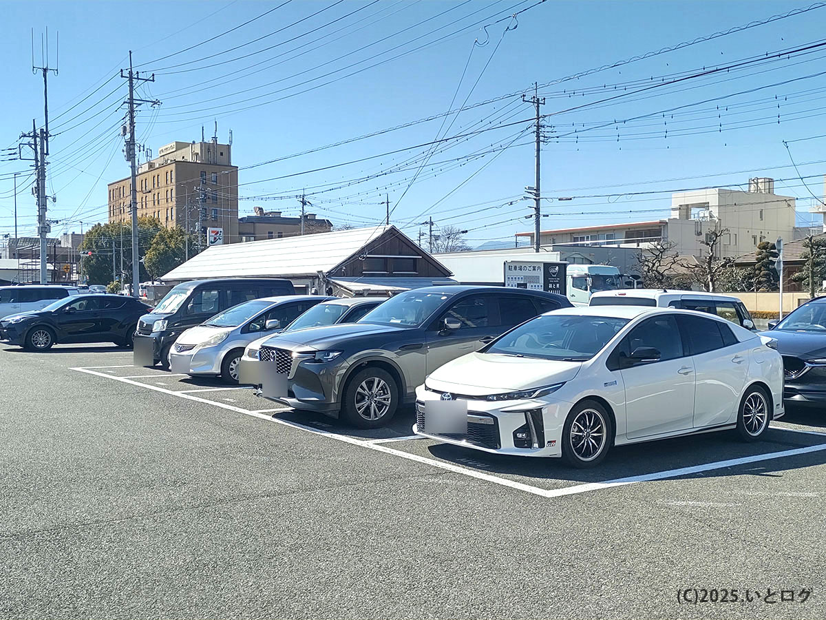 鶏と貝MUU　山梨　甲府　駐車場