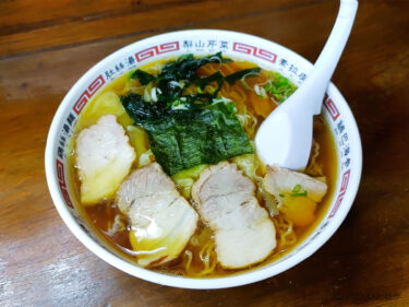 『湯村食堂』湯村温泉郷の中にあるノスタルジックな食堂。希少なスープの昔なつかしいラーメンを。