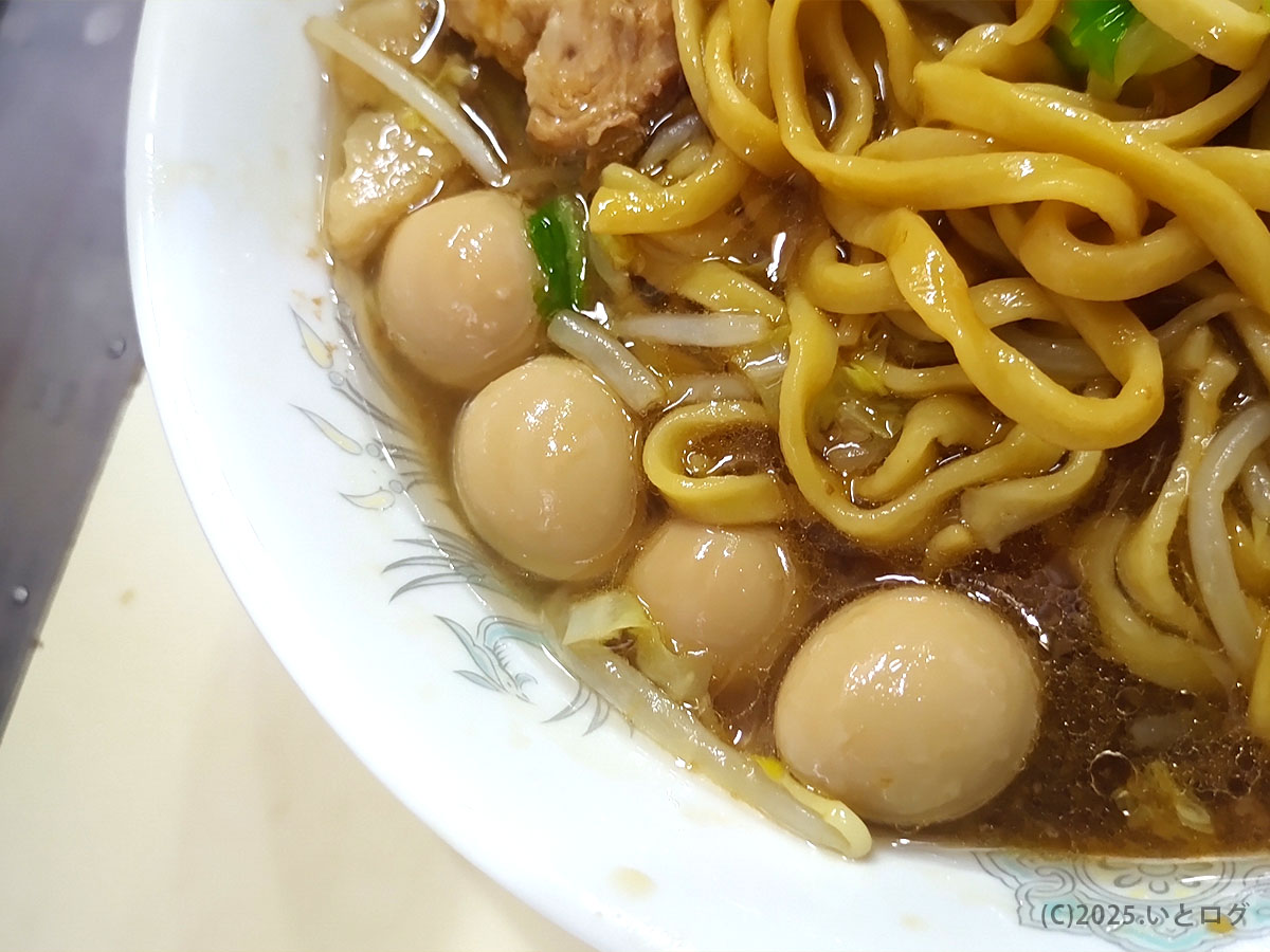 麺とれ 島田のラーメンに入った味付けうずら卵。つけ麺ではなくラーメンでも人気のトッピング。