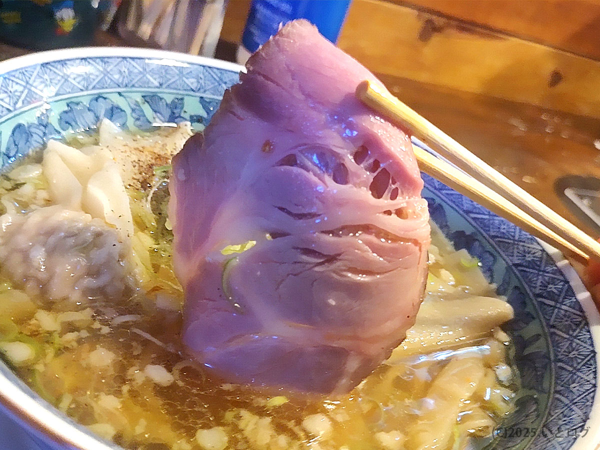 福知山市の麺屋Somie's(ソミーズ)のレアチャーシュー。しっとり柔らかい肉質が特徴で、福知山ラーメンレビューでも人気の具材。
