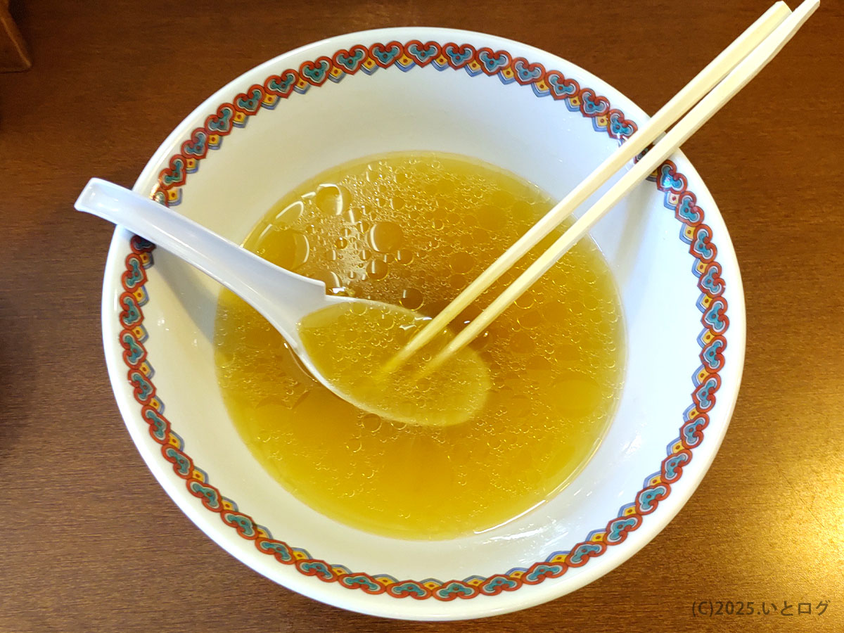 完食後の「中華そば 嘉一 国分町店」の丼。スープの黄金色が印象的で、最後まで飲み干したくなる一杯。仙台・嘉一の誇る職人技を感じる余韻。