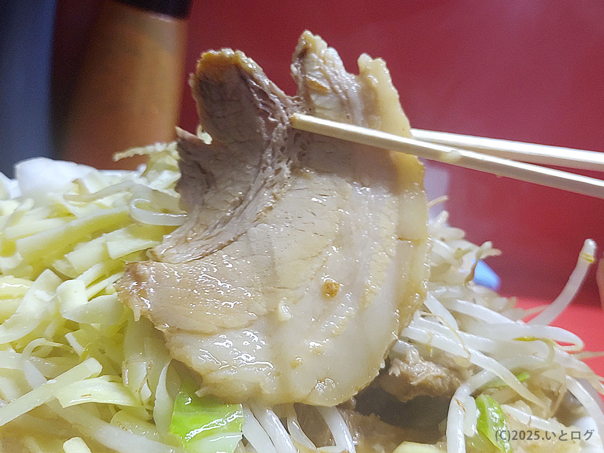 ラーメン二郎仙台店2の分厚い豚（チャーシュー）。二郎 仙台 メニューの中でも人気トッピング