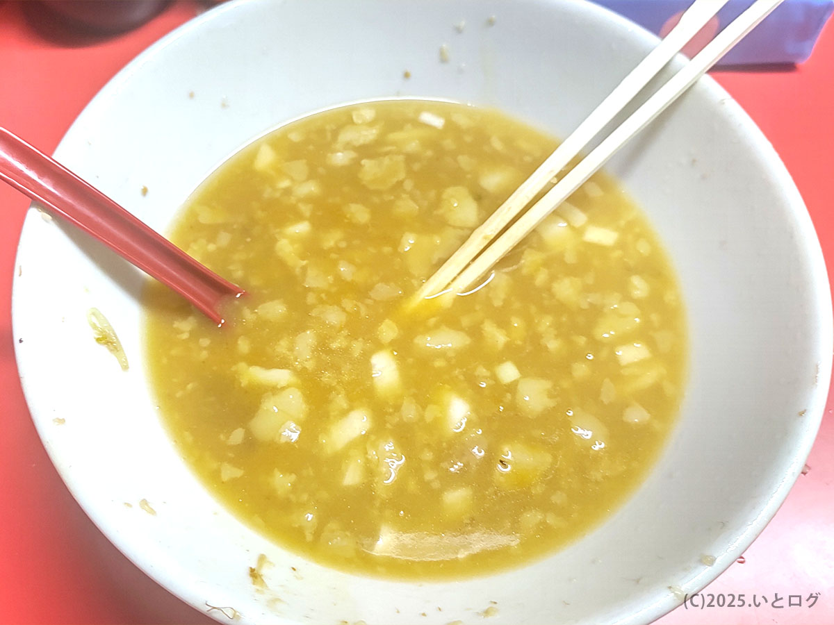 ラーメン二郎仙台店2の丼。麺を完食しスープが残った状態。二郎 仙台 麺量多めでも意外と食べきれる