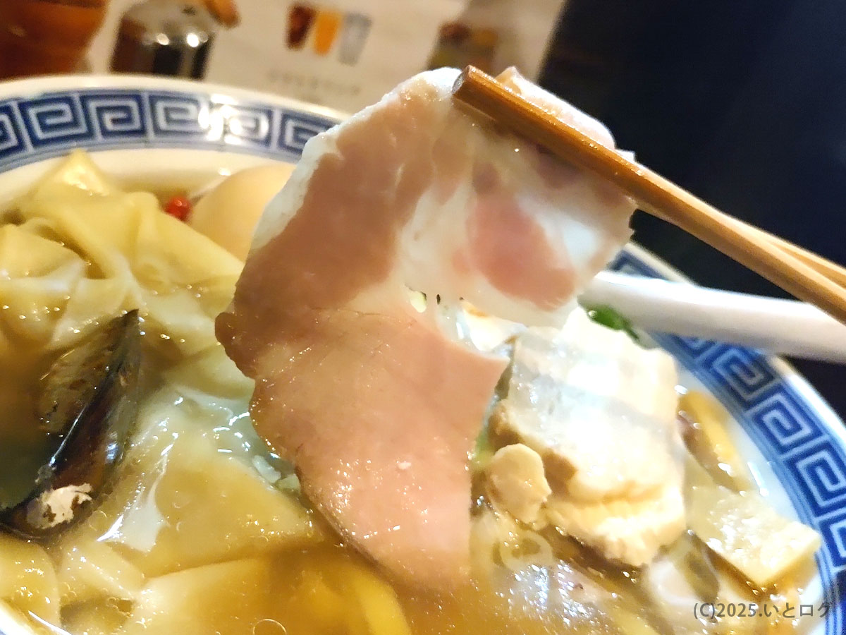 だし廊 本店のレアチャーシュー。低温調理で仕上げられたしっとりとした口当たりが特徴。