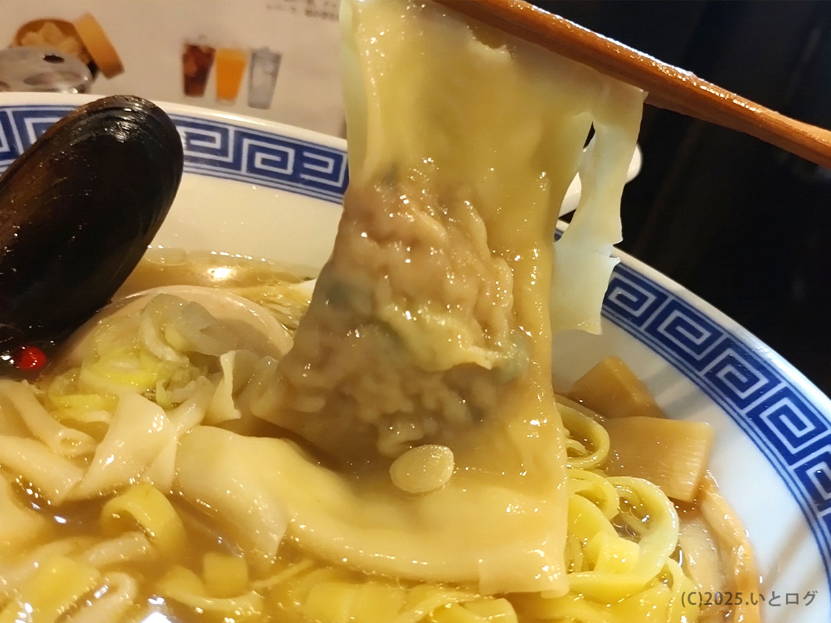 だし廊-DASHIRO 仙台南町通り本店の手包みワンタン。もちもちの皮に旨みたっぷりの餡が詰まった贅沢なトッピング。