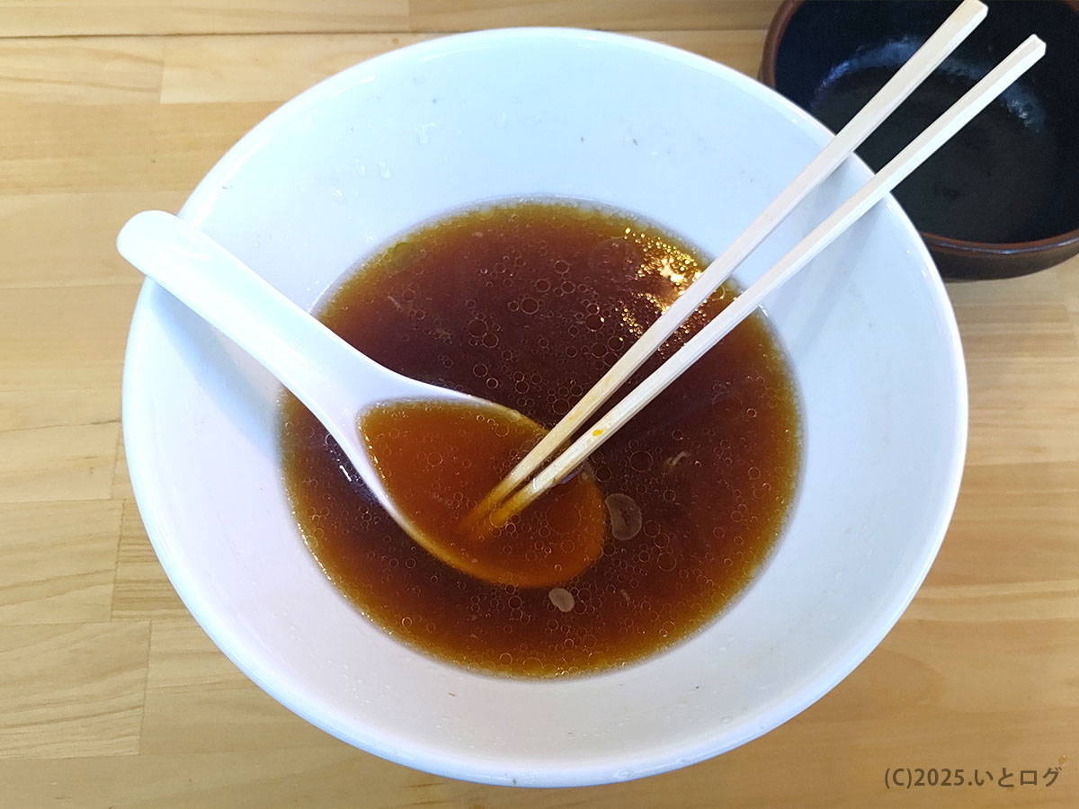 レンゲが止まらずスープだけ残った丼。日本一まずいラーメン 山梨の都市伝説を軽く払拭する後味。
