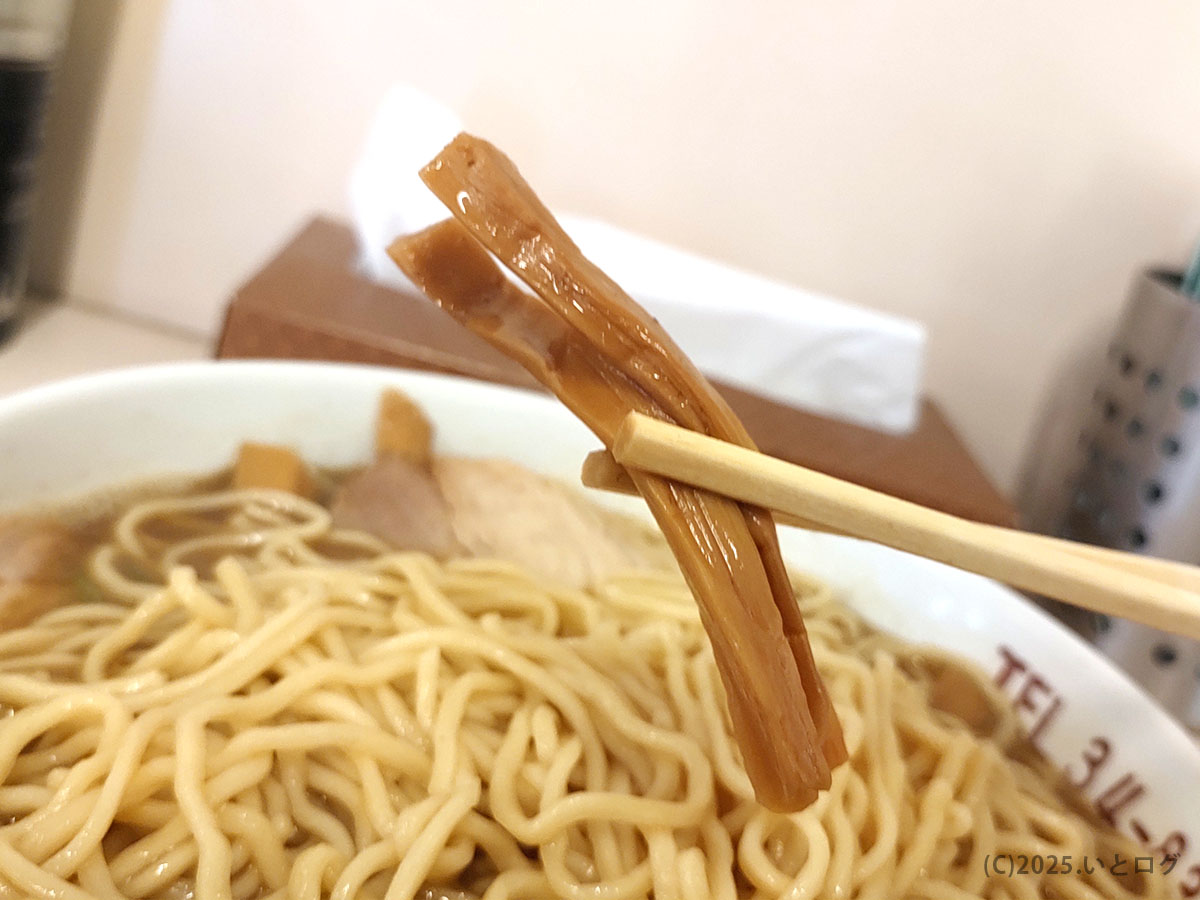 たかはし中華そばのメンマ。シンプルながら存在感のある具材構成。