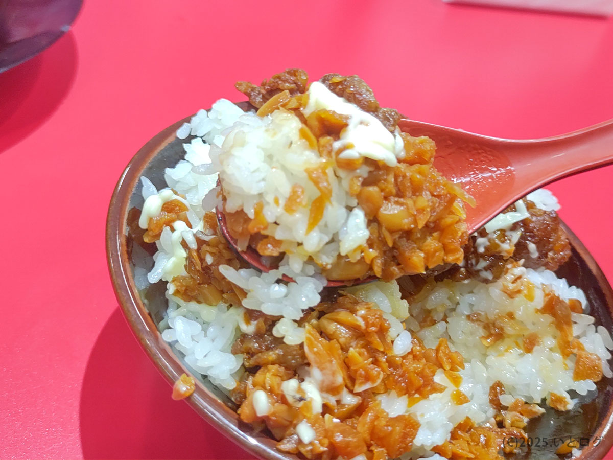 青森野呂家の家系ラーメンと相性抜群のライス、無限ニンニクのせ