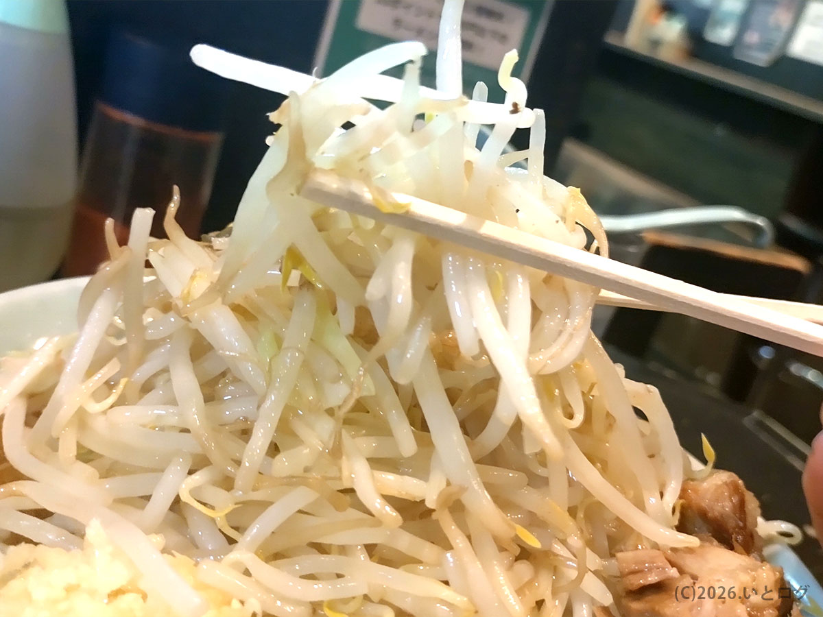 ラーメンマシンガンの野菜増し。秋田の二郎系ラーメンらしいボリューム感