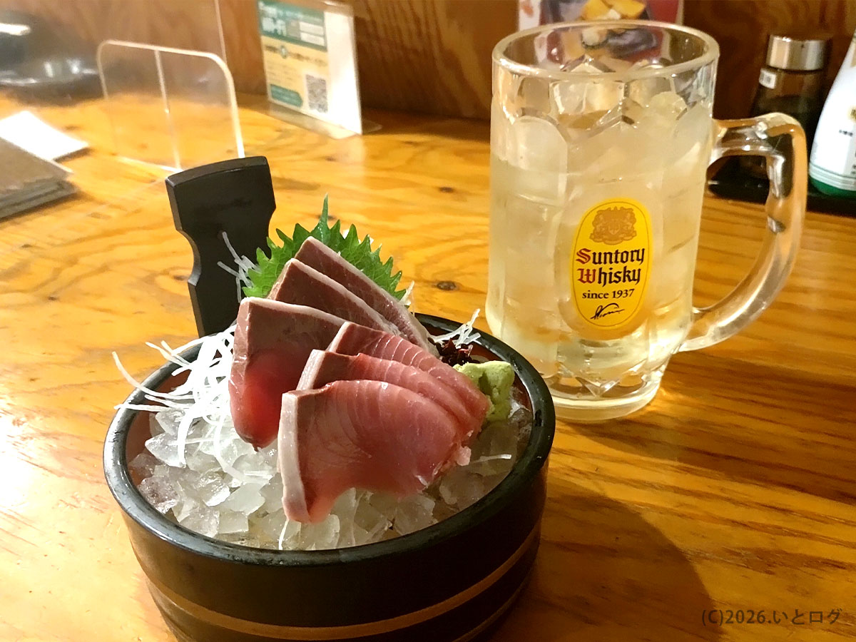 越前鮮魚店 福井片町店のぶり刺身とハイボール　福井市で刺身が美味しい海鮮居酒屋