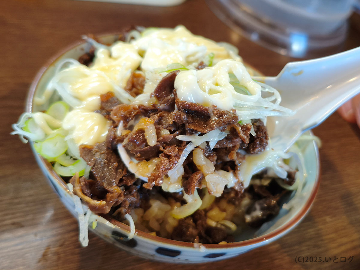 三角屋 暖の小肉飯、刻みチャーシューとマヨネーズを合わせたサイドメニュー