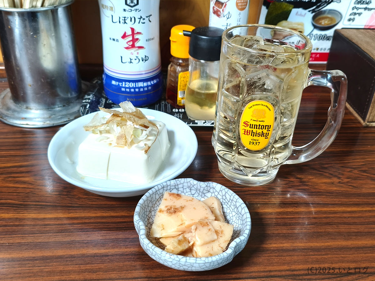 食堂みしまで味わう冷奴と小鉢、笛吹市の食堂で昼飲みも楽しめる雰囲気