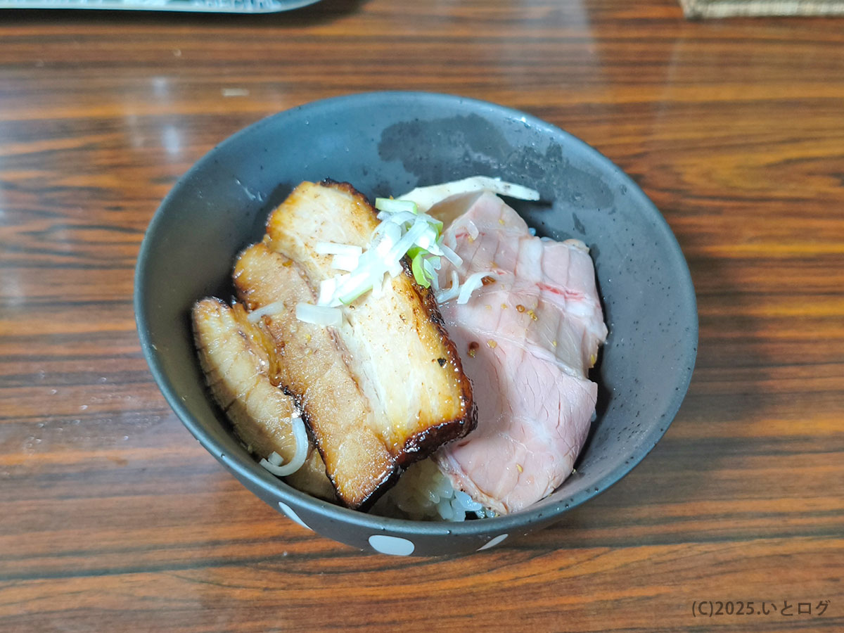 食堂みしまのチャーシュー丼。笛吹市食堂ランチで人気のサイドメニュー