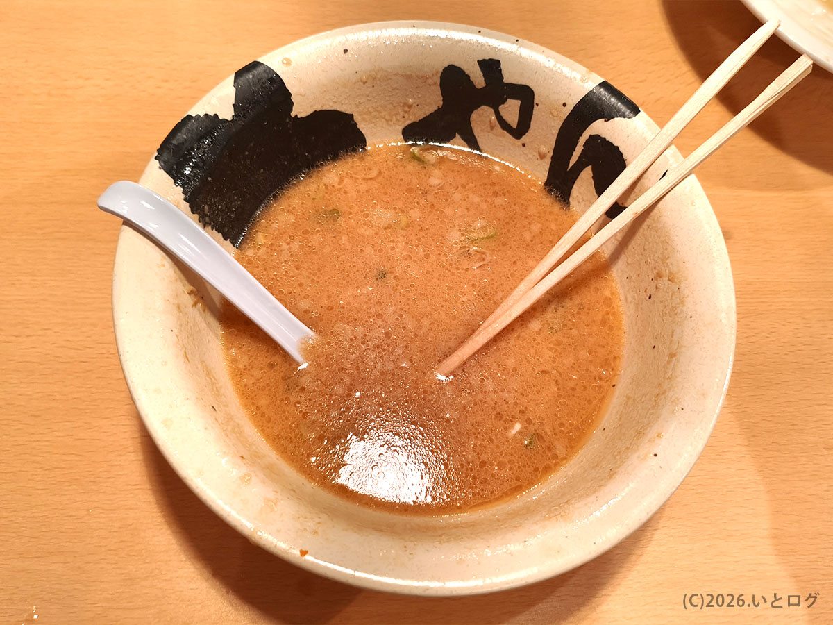 トンテキ屋ちゃん四日市店のラーメン完食後の丼。満足感の高い一杯だったことが伝わる