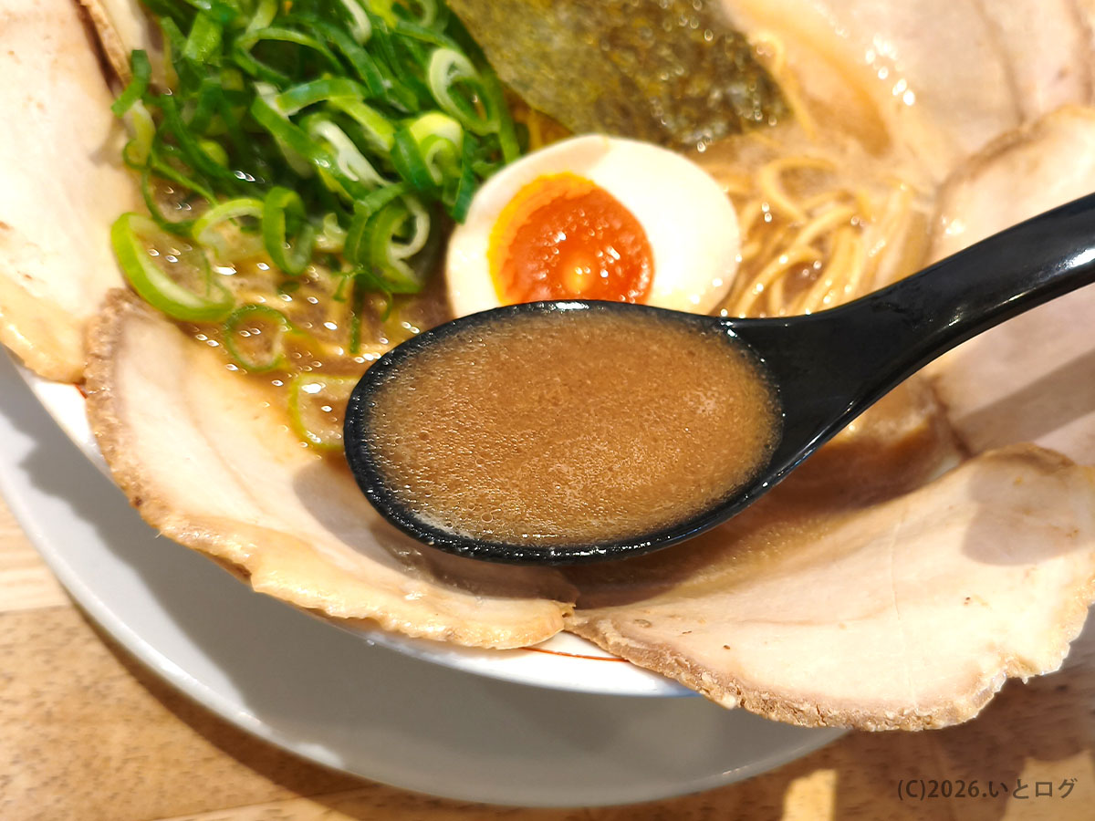 麺dining 月乃家ラーメンのスープ｜コクのある和歌山ラーメン