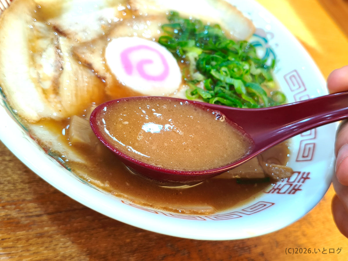 丸三 中華そばの豚骨醤油スープ　和歌山ラーメンらしい濃厚な一杯