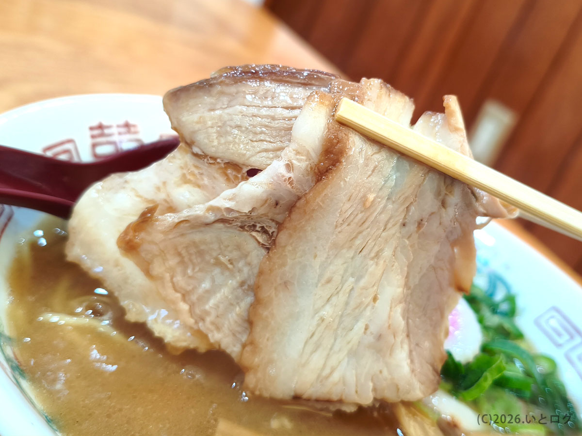 丸三 ラーメンのチャーシュー　和歌山ラーメンの老舗らしい厚みのある一枚