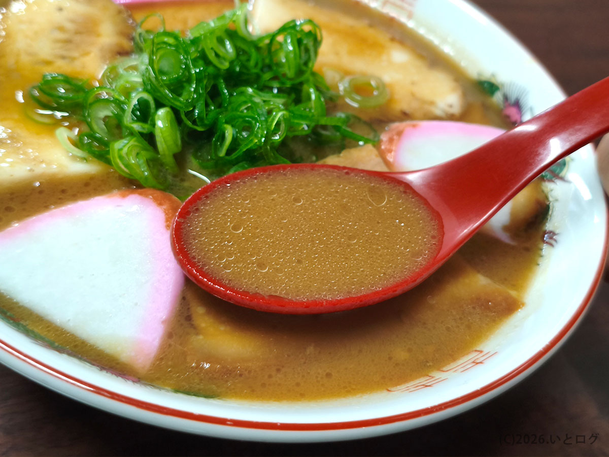 山為食堂の中華そばスープ|濃厚で美味しいと評判の和歌山ラーメン