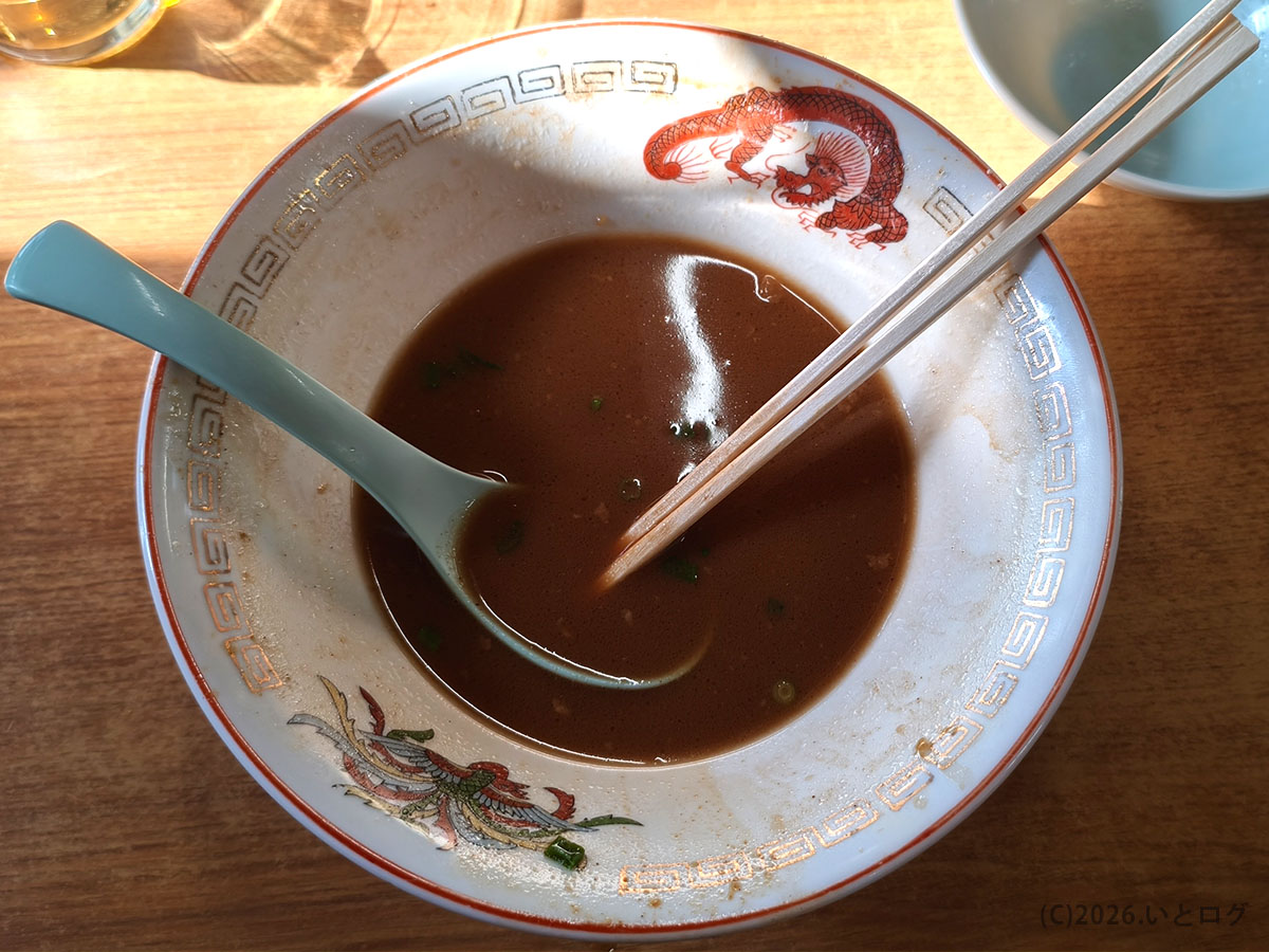 中華そばうらしまを完食、最後まで飲み干したくなるスープ
