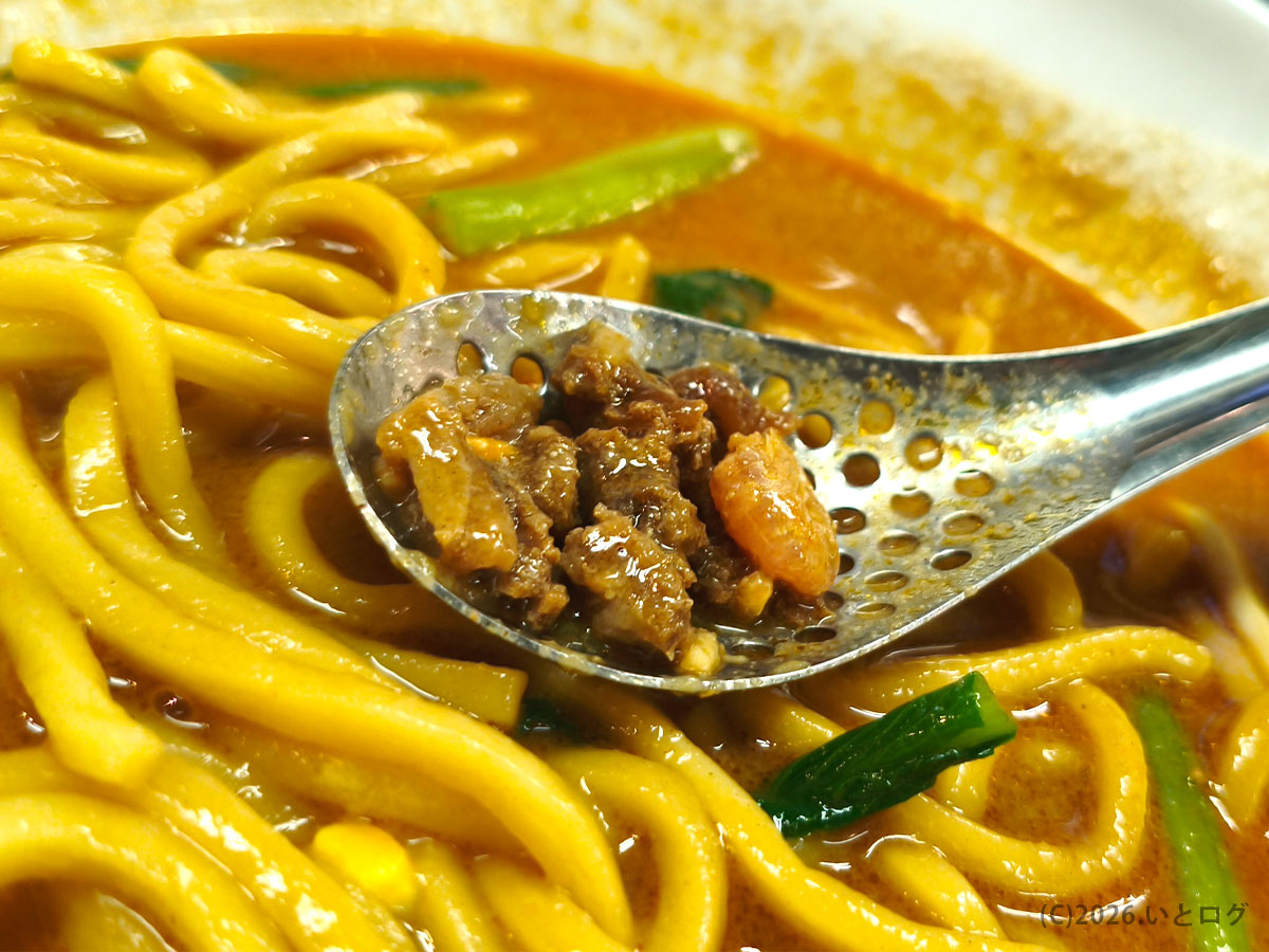 登竜門 坦々麺の肉味噌と麺｜旨味と辛さが広がる沖縄ラーメン