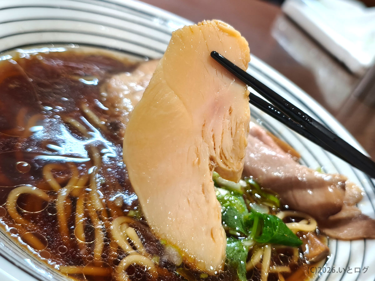 Ryukyu Ramen Apolloの鶏チャーシュー（しっとり食感の沖縄ラーメンおすすめ具材）
