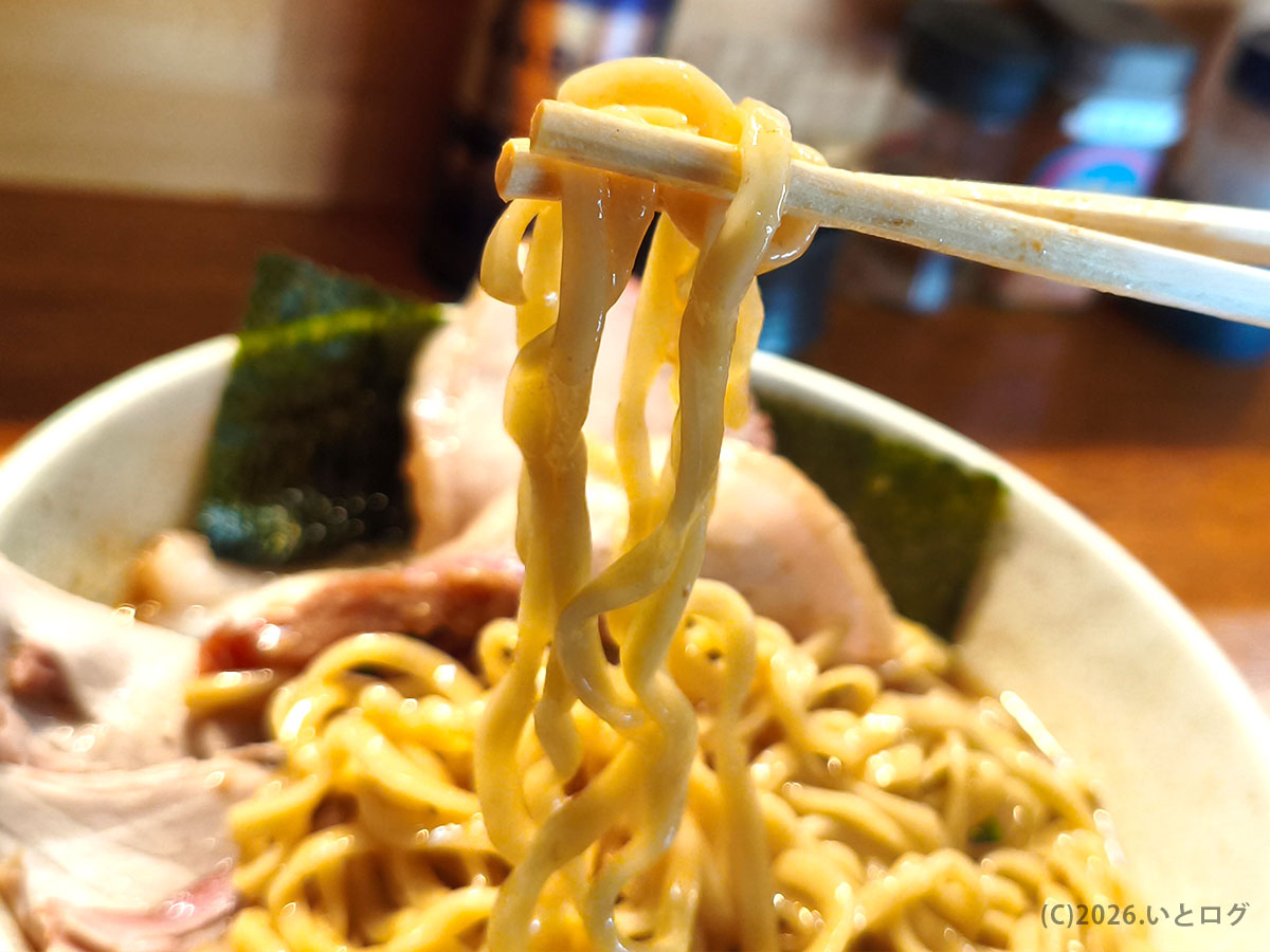 まるつストアの手揉み麺|読谷村ランチおすすめのラーメンの食感