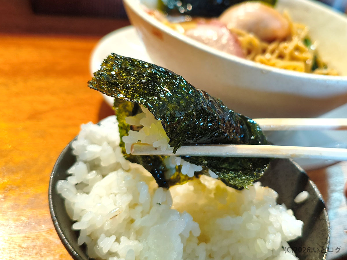 まるつストアの海苔巻きご飯|沖縄ローカルフードとして楽しめる定番の食べ方