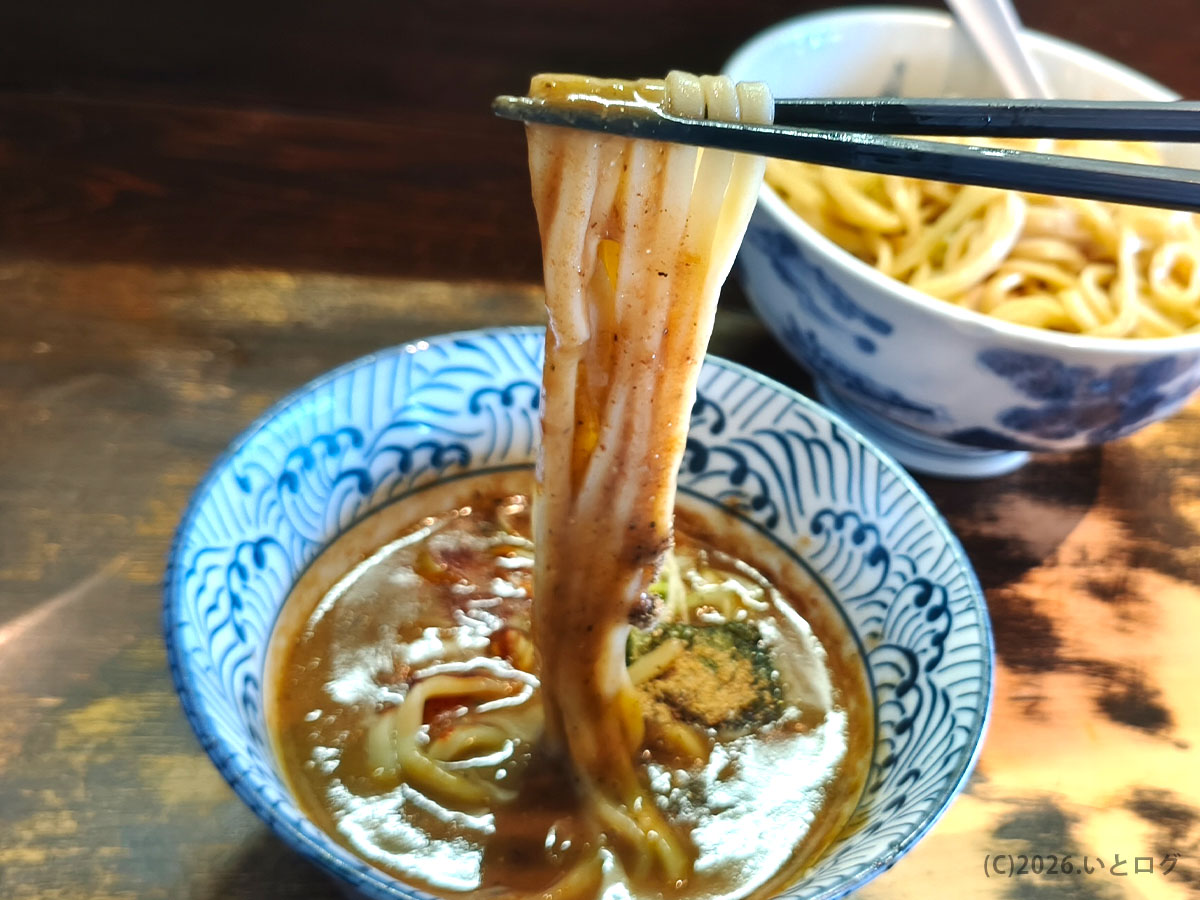 沖縄 つけ麺 極太麺が特徴のつけ麺 ジンベエの麺