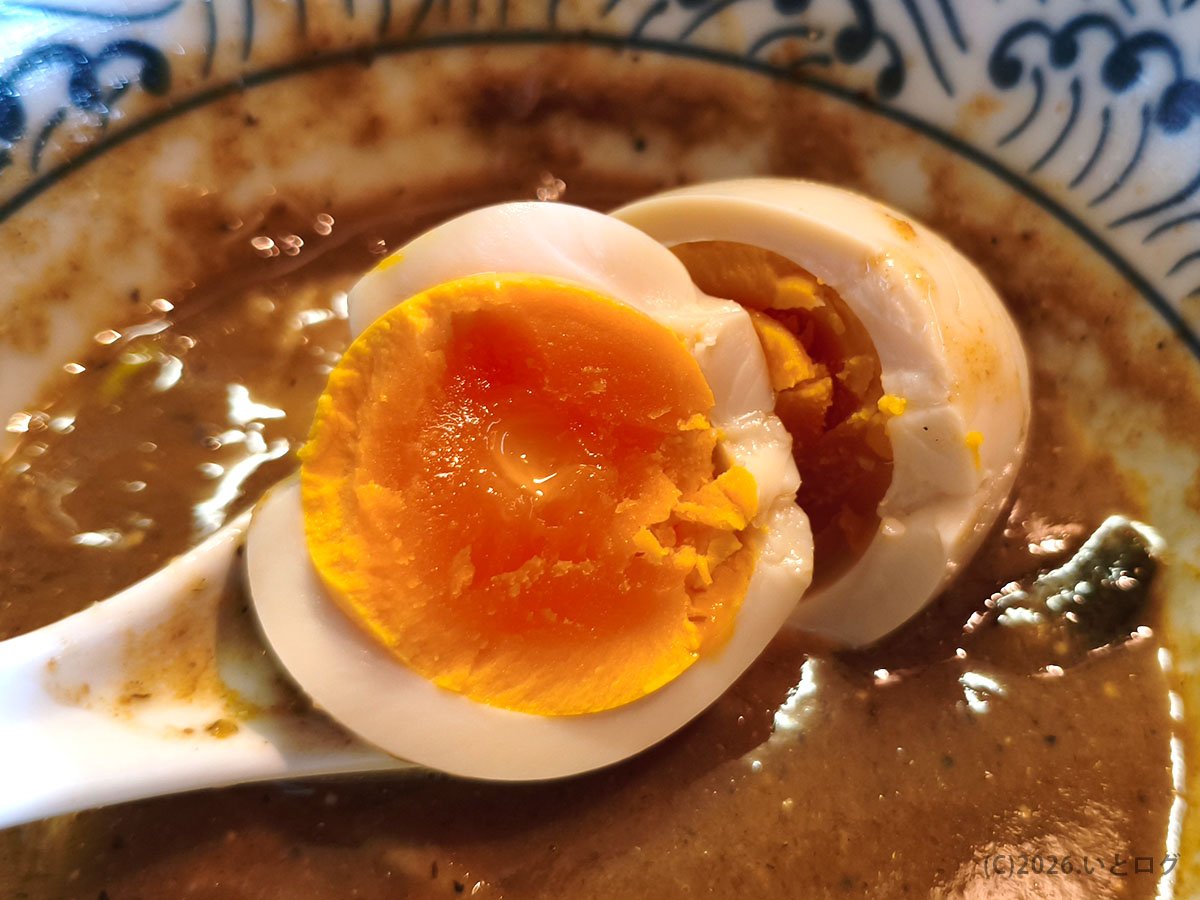 沖縄 つけ麺 美味しい店ジンベエのチャーシューと味玉