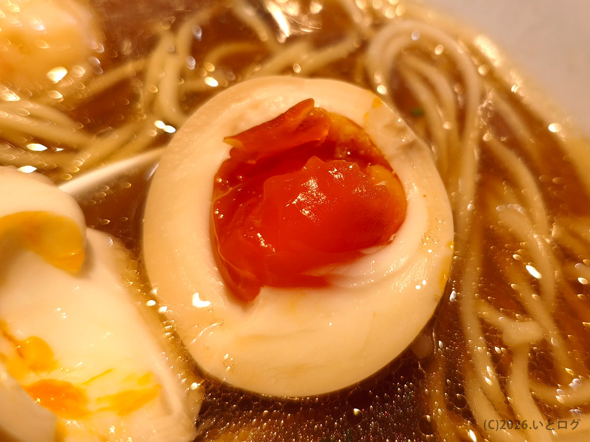 支那そば かでかるの味玉 半熟でとろける黄身が特徴の沖縄中華そばトッピング