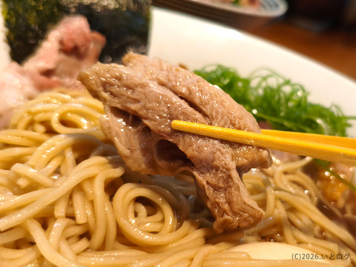 沖縄 ラーメン 与那原 NAGISA チャーシュー 柔らかい肉の旨味 ラーメンレビュー