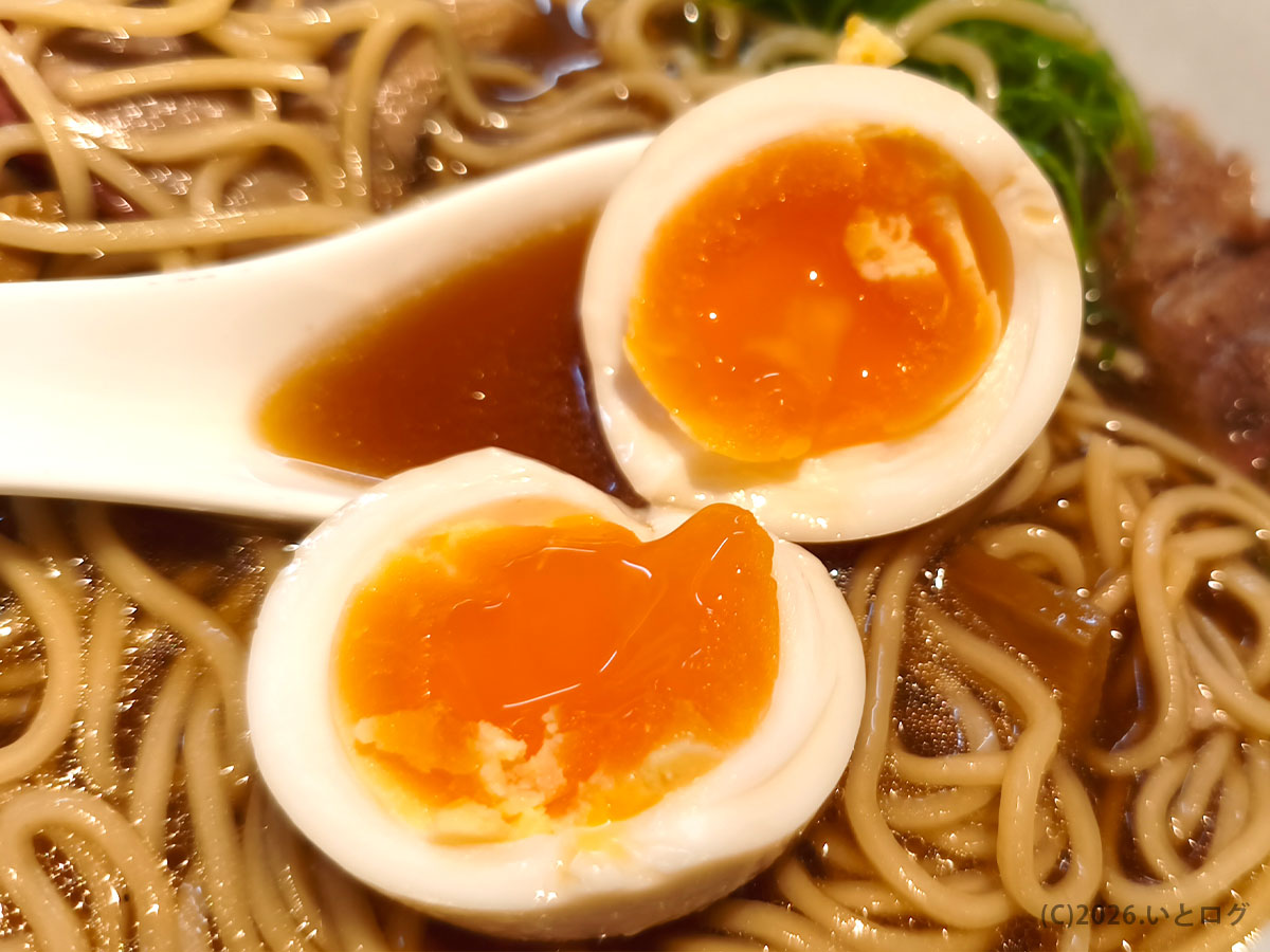 沖縄 透き通ったスープ ラーメン 味玉と醤油スープ NAGISA 与那原町ラーメン