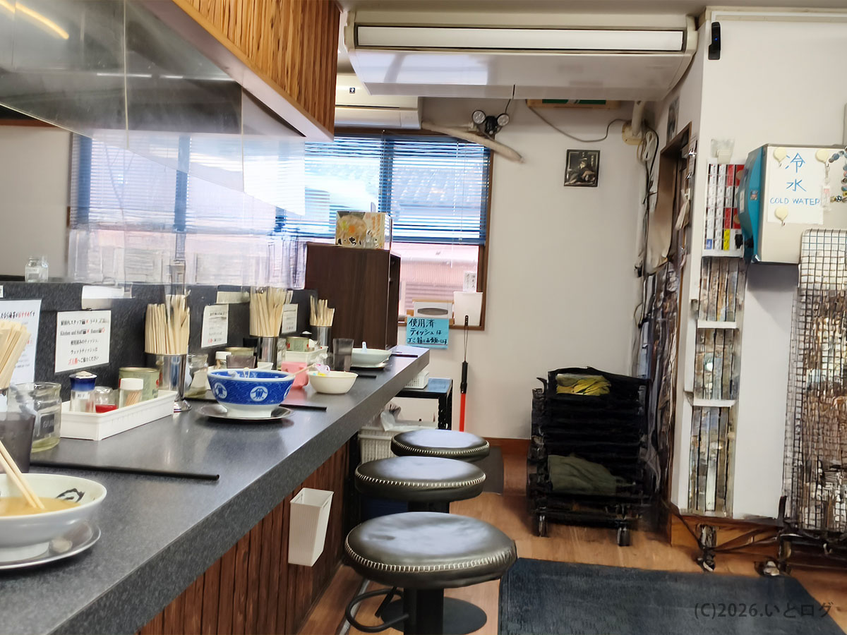 佐賀ラーメン いちげん 店内｜カウンター中心で落ち着いた雰囲気のラーメン店