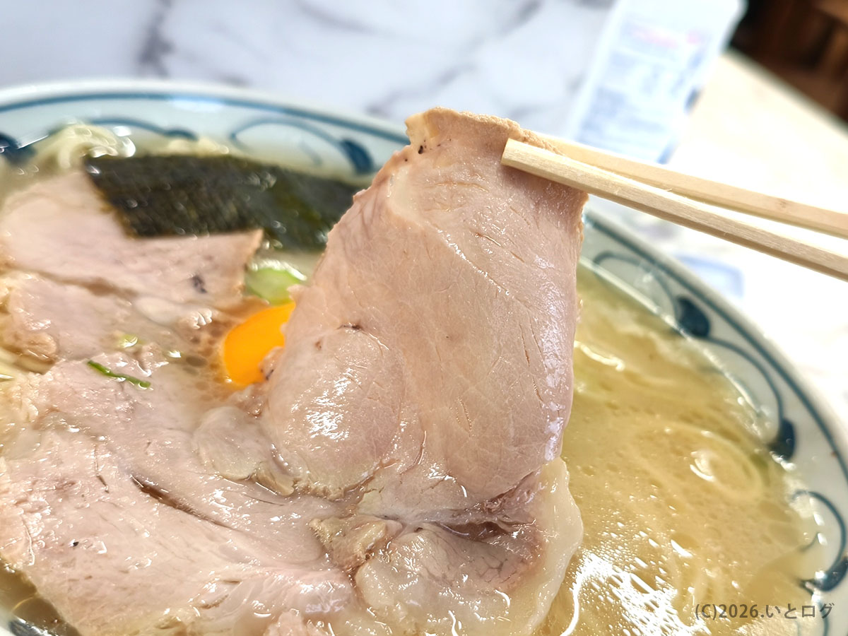 らーめん もとむら チャーシュー 柔らかく仕上げた肉の旨みが際立つ一枚