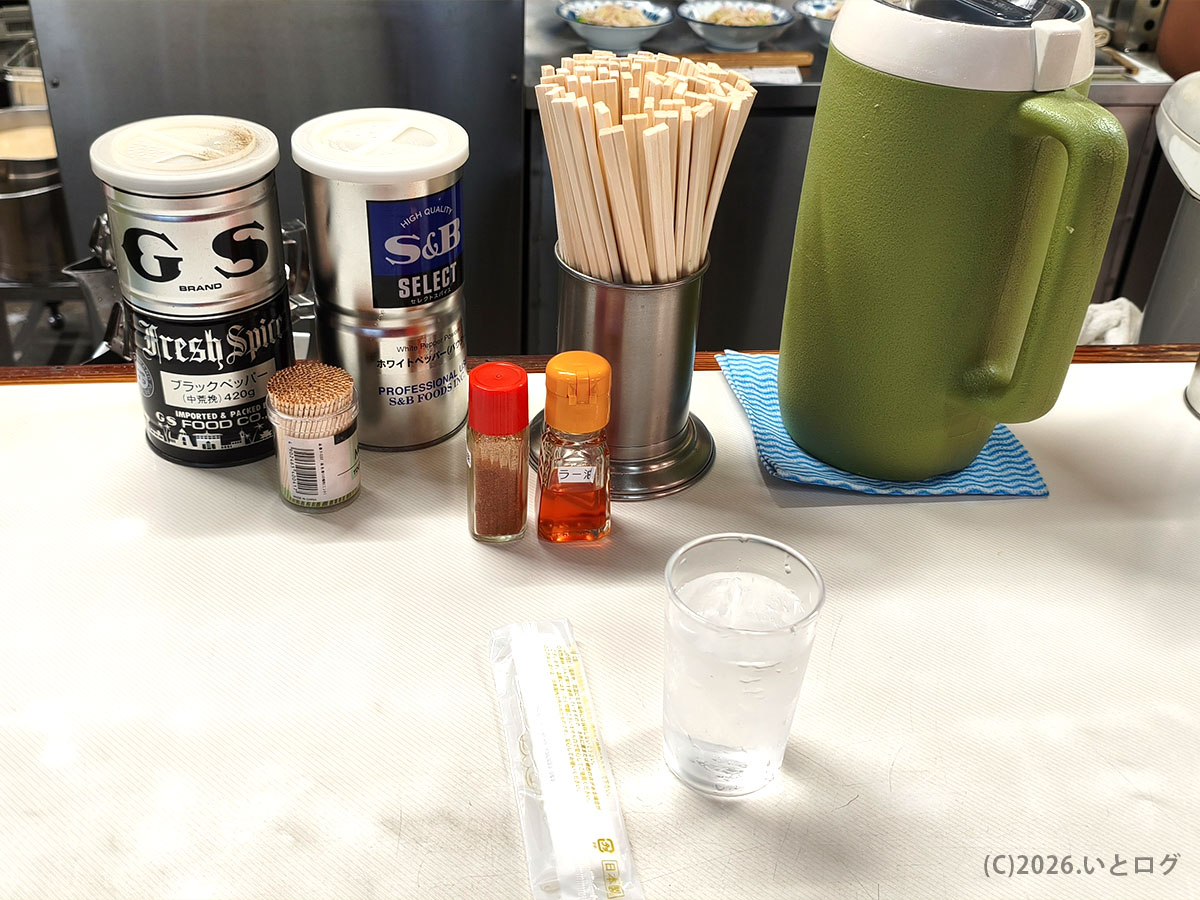 井出ちゃんぽん 本店 卓上調味料セット コショウやラー油で味変も可能