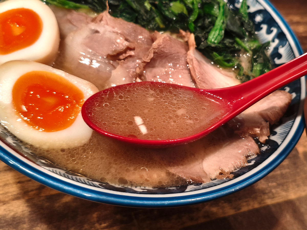 ラーメン家 政 長崎の濃厚豚骨醤油スープ 家系ラーメンの特徴