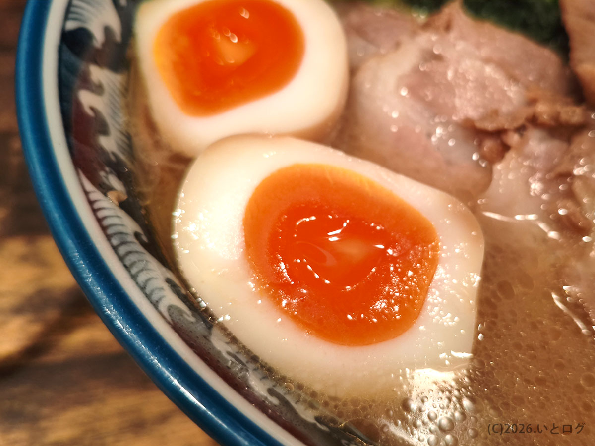 ラーメン家 政の半熟味玉 とろりとした黄身の仕上がり