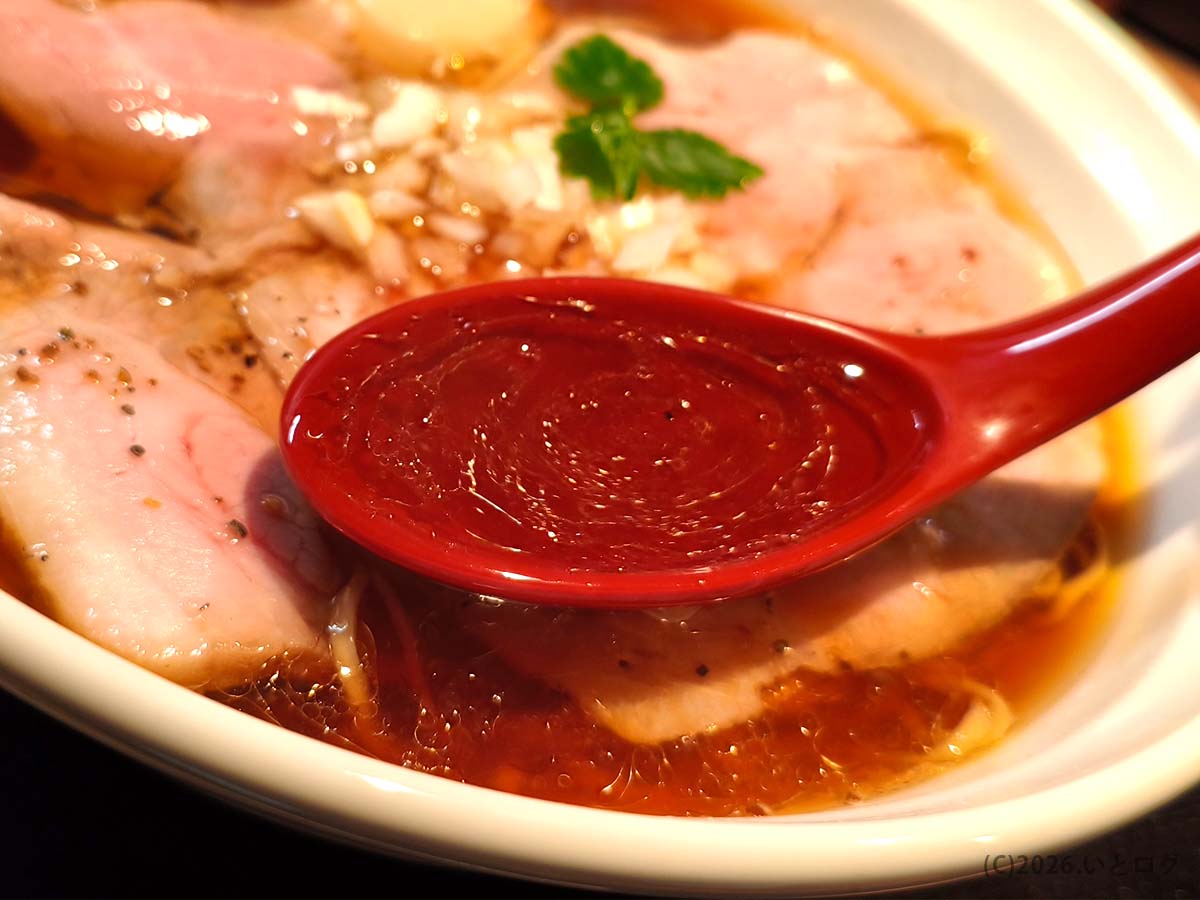 中華そば 佐々木麺之介の醤油スープ｜長崎市の淡麗ラーメンらしい透き通る味わい