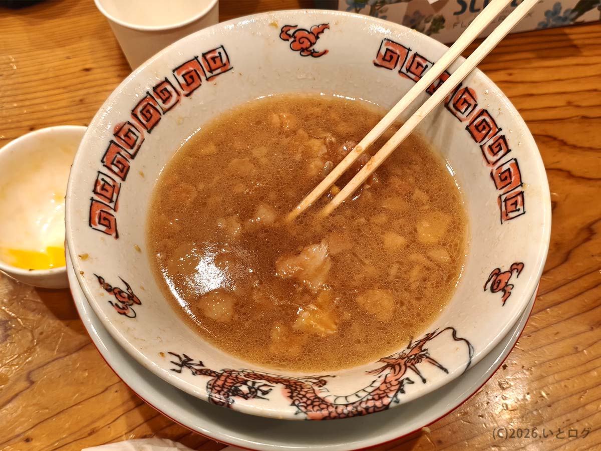 夢を語れ長崎のラーメン完食後の丼。脂の旨みが残るスープまでインパクト抜群